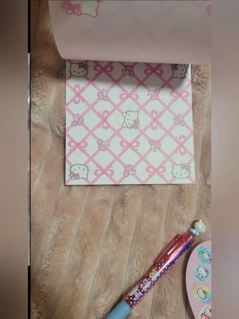 Hello Kitty Lot Stationery Pencil Tin - Pink